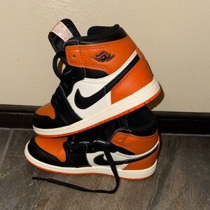 Jordan 1 HIGH OG shattered Black board - size 10 c- new!!!!- black and orange